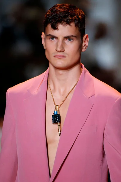 Look 1